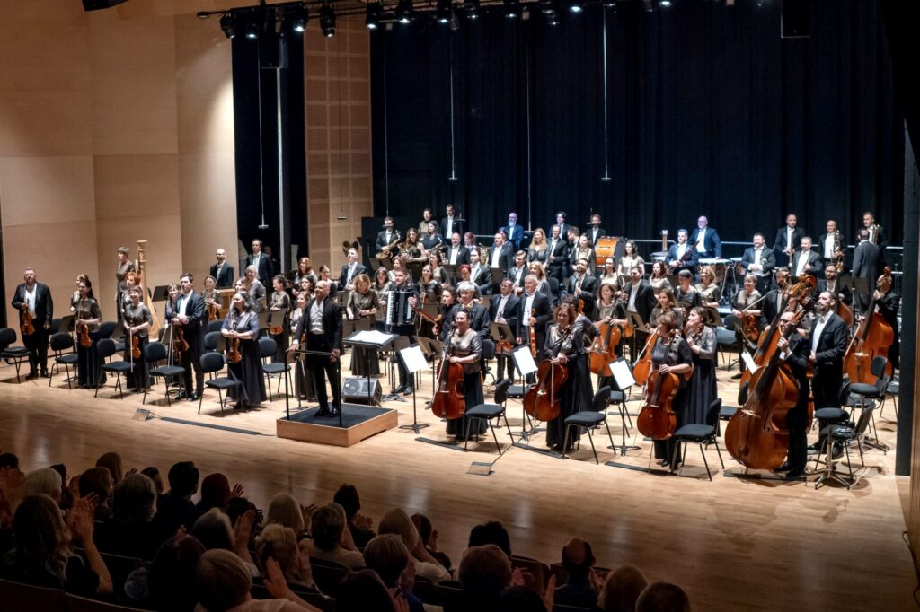 Szentpáli Kiss Péter harmonikaművész a Pannon Filharmonikusok zenekarral Eszéken