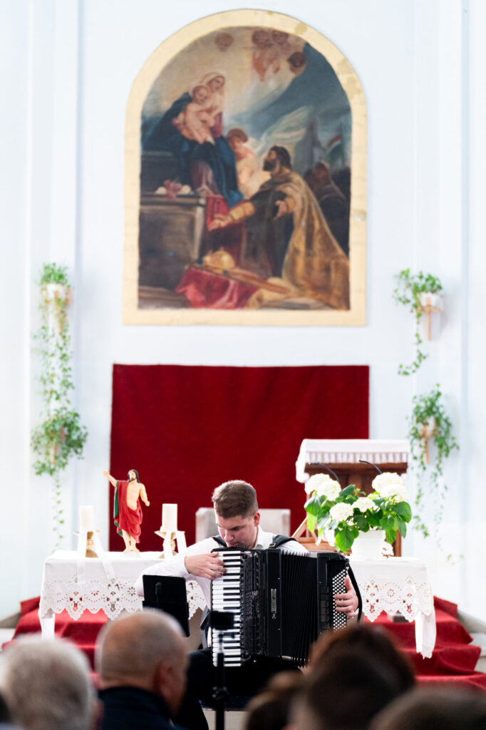 Szentpáli Kiss Péter templomban játszik